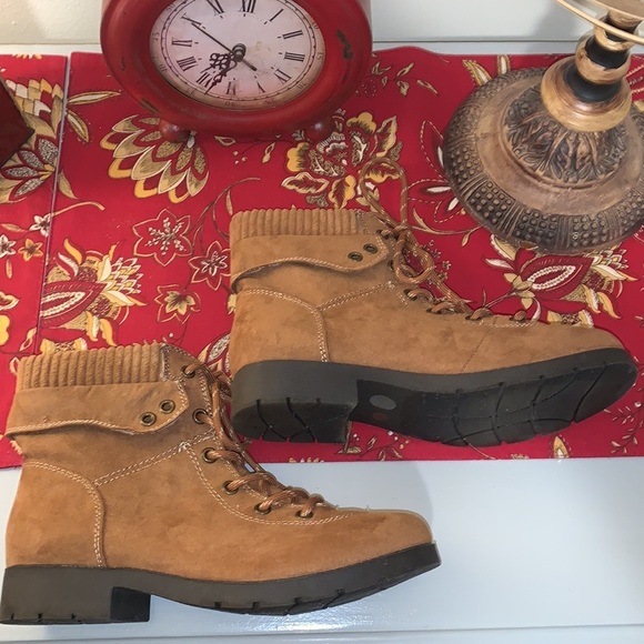 St John’s Bay Size 6.5 Medium.  Like new condition. - Picture 3 of 9